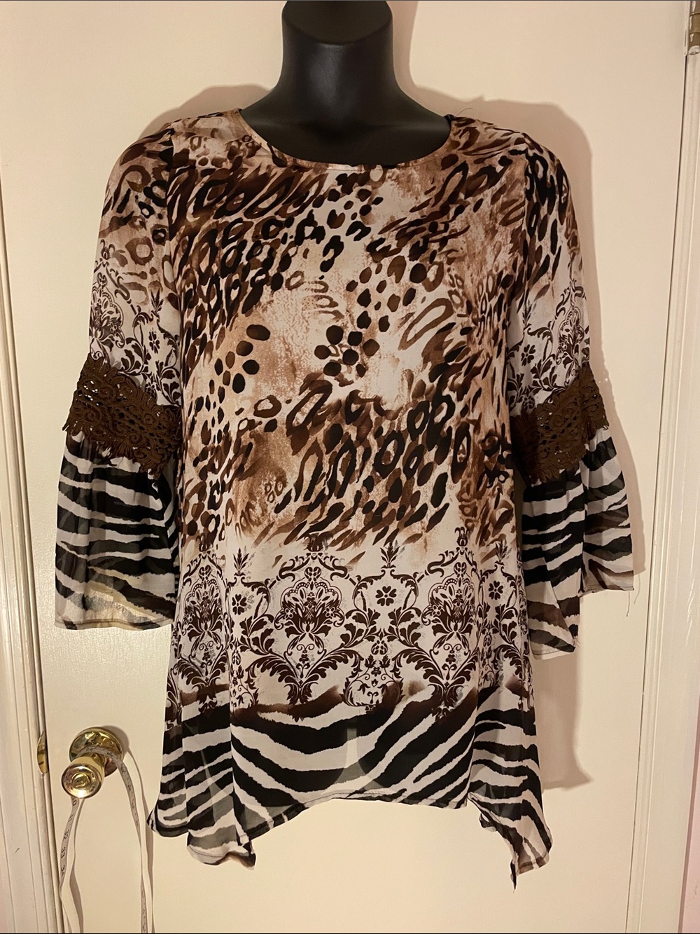 Lady Noiz Boutique Animal Print Tunic with Crochet Sleeves and Sharkbite Hem XL